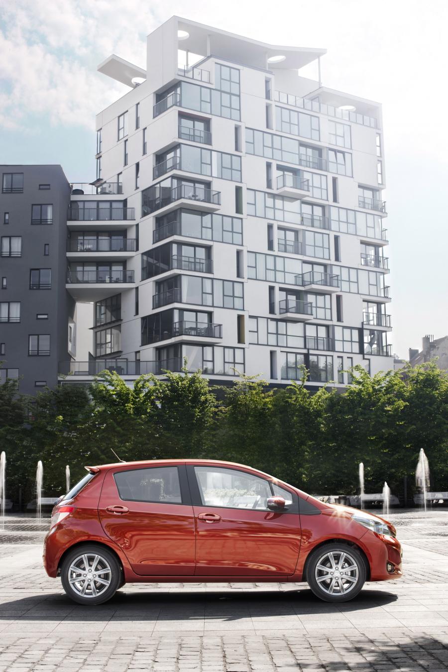  Toyota Yaris 2012 года  (фото 43 из 56)